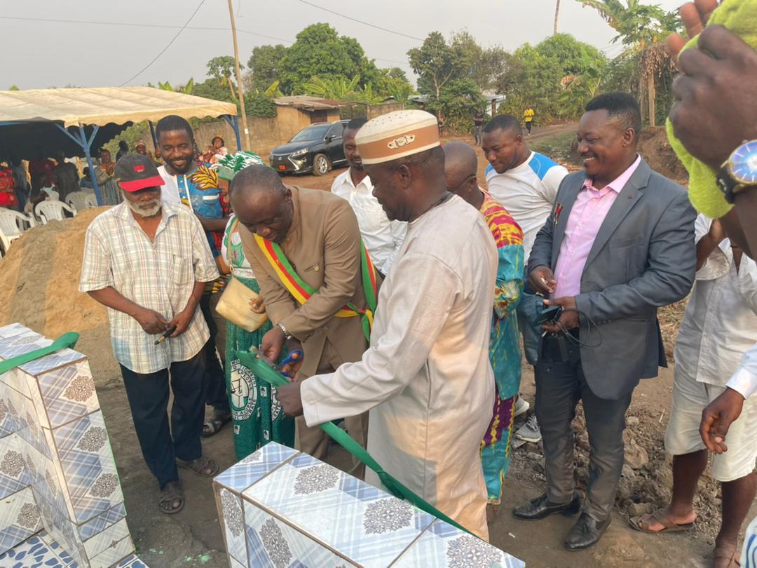 l'inauguration d'un forage dans un quartier populaire dans le Moungo-Sud (Région du Littoral - Douala Cameroun)